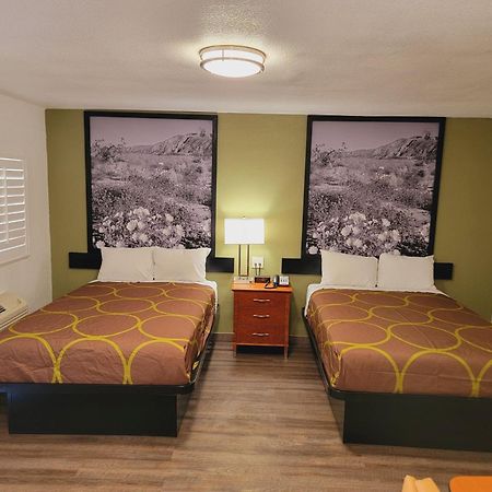 Super 8 By Wyndham El Centro North Hotel Екстериор снимка