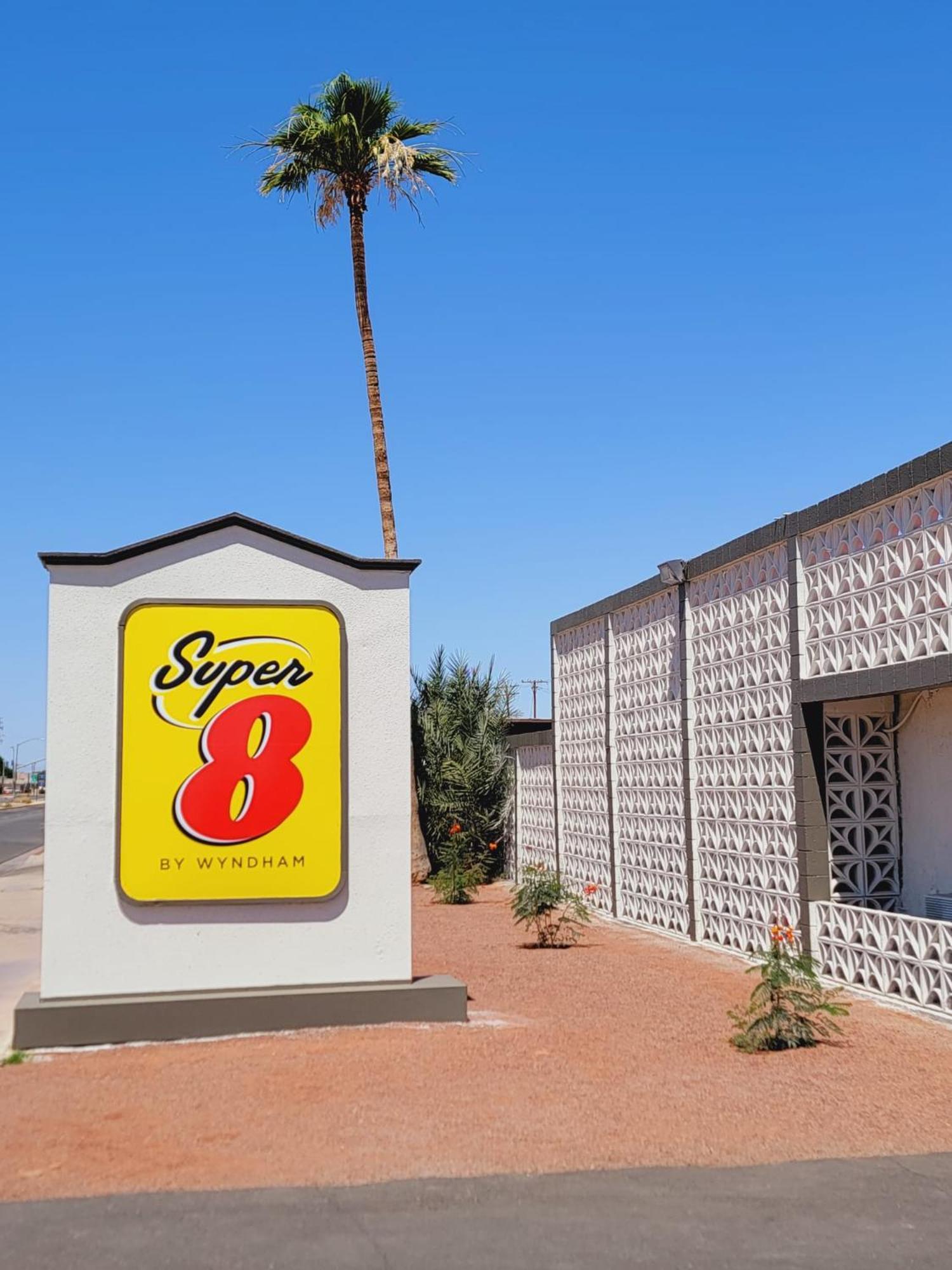 Super 8 By Wyndham El Centro North Hotel Екстериор снимка